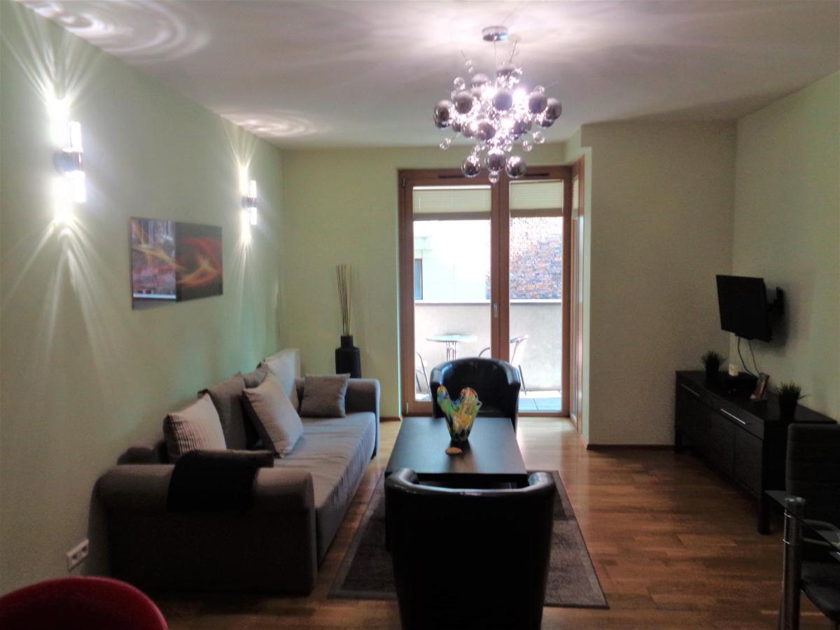 Angel Plaza Apartment *